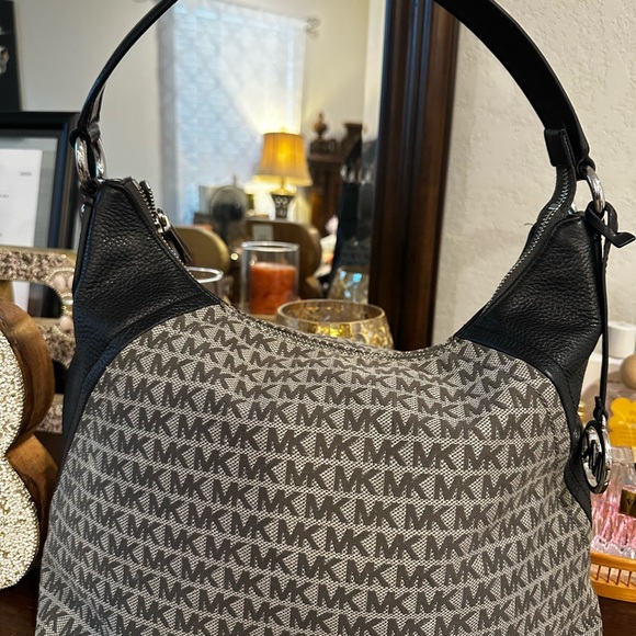 Michael Kors Monogram Black and Gray Shoulder Bag - Picture 9 of 11